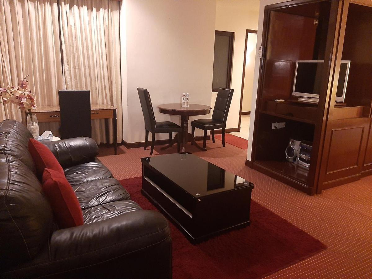 Genius Service At Times Square Apartment
